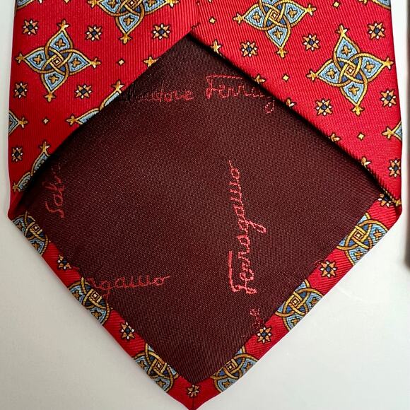 Salvatore Ferragamo Men's Luxury Silk Red Tie Classic Geometric Pattern - Picture 4 of 7